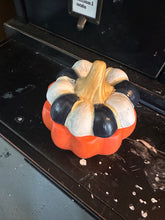Load image into Gallery viewer, Painted Pumpkin Dish Workshop