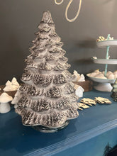 Load image into Gallery viewer, Private Party Abbie Bulson Sunday Holiday Ceramic Workshop